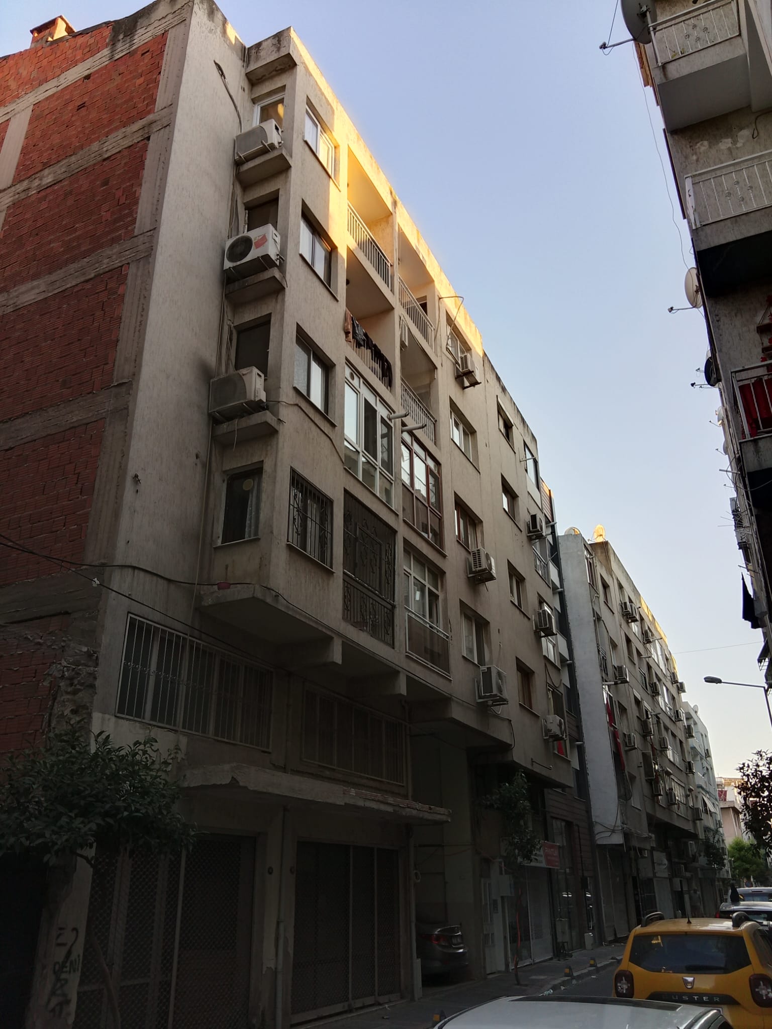 KAHRAMANLAR'DA 2+1 85 m² SATILIK DAİRE