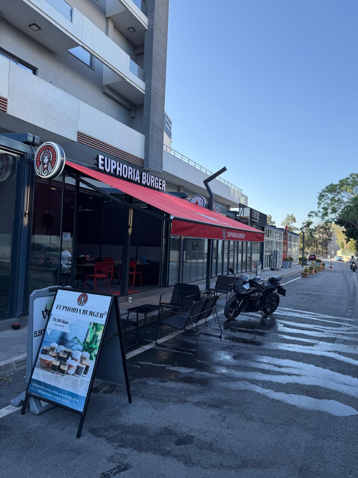 BORNOVA YAŞAR ÜNİ. C KAPI DEVREN BURGER & COFFEE | EUPHORİA - Görsel 4