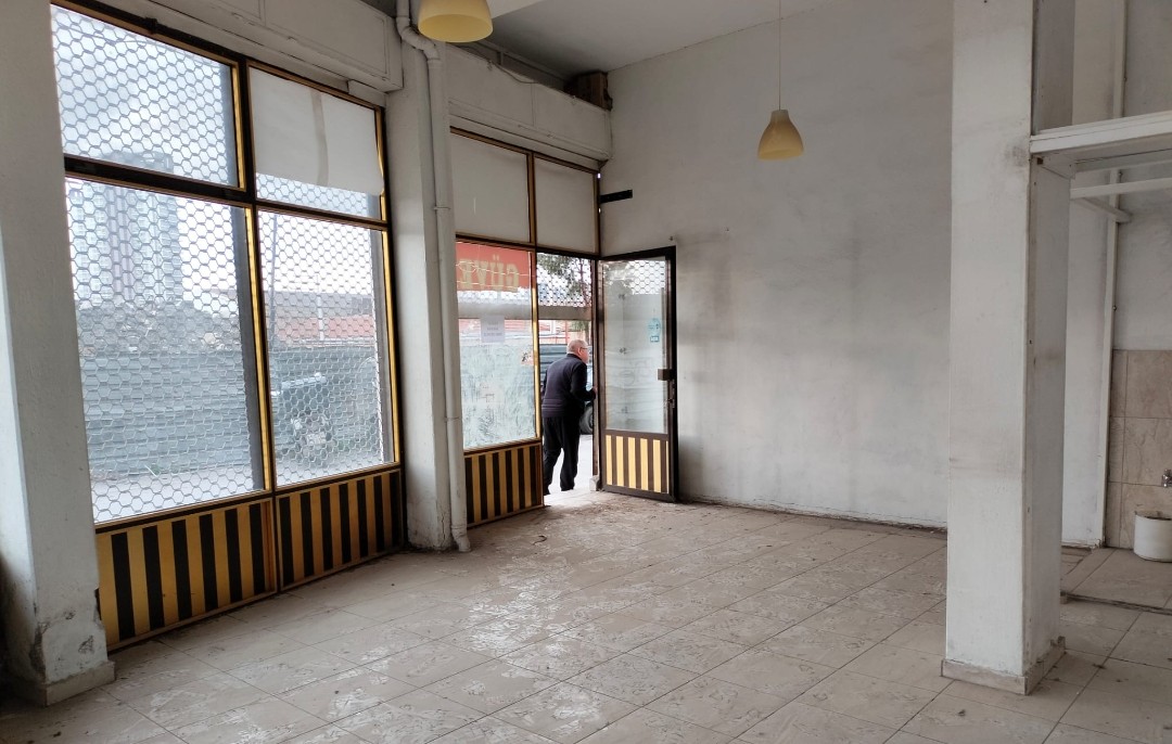 BORNOVA ÇAMDİBİNDE KÖŞE KONUMLU KİRALIK DÜKKAN - Görsel 3