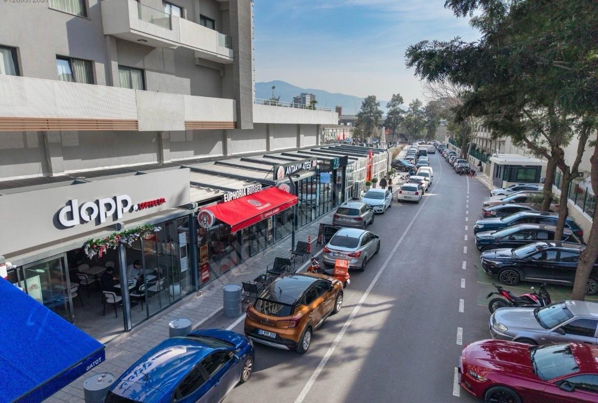 BORNOVA YAŞAR ÜNİ. C KAPI DEVREN BURGER & COFFEE | EUPHORİA - Görsel 7