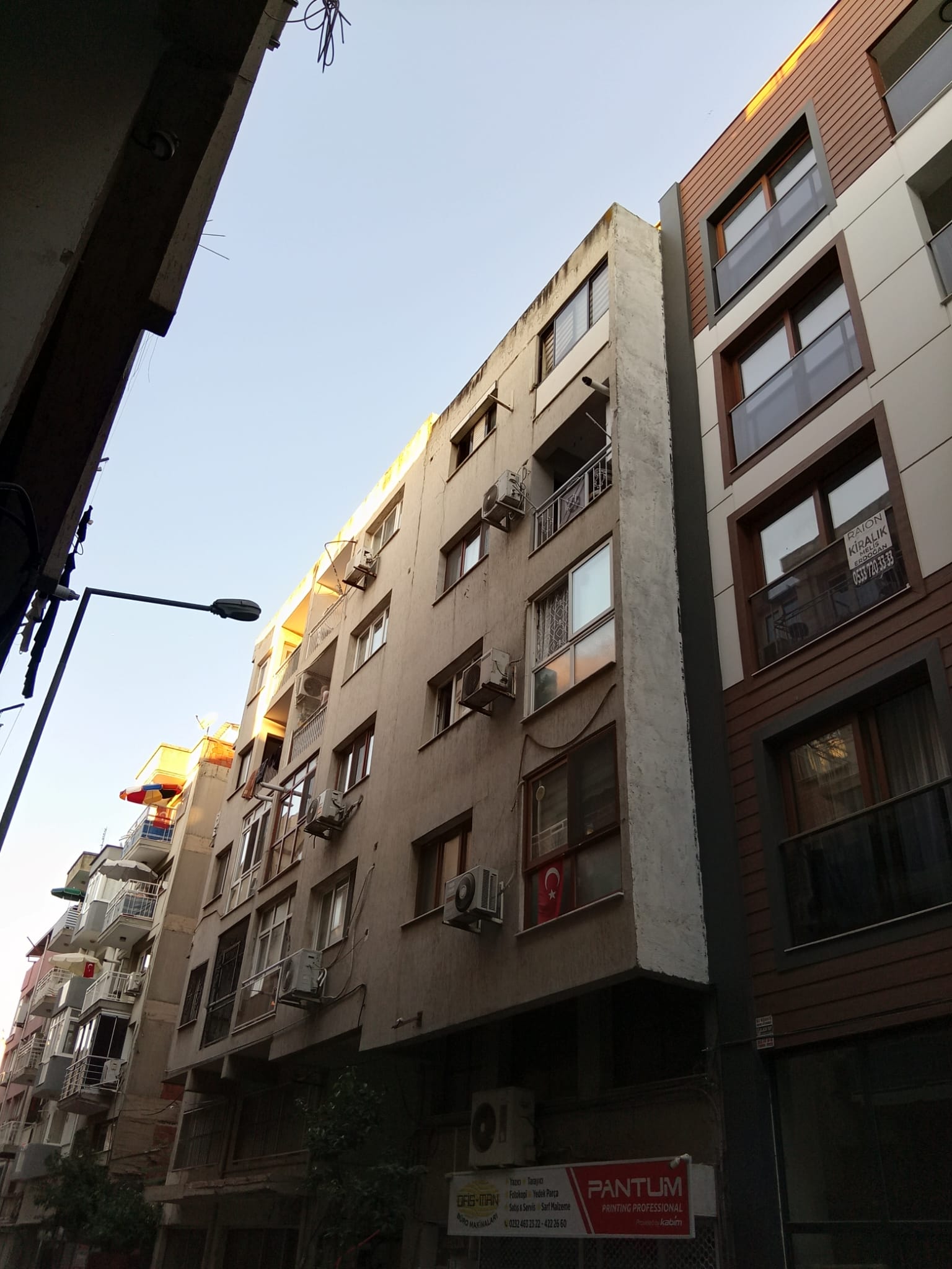KONAK KAHRAMANLAR DA ACİL SATILIK DAİRE